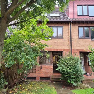 Homestay Spacious And Elegant With En-suites Available In Canary Wharf, London