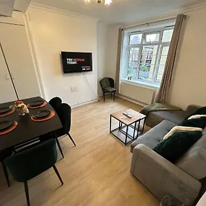 Apartment Chic 3 Bedroom Flat Ontower Bridge, London