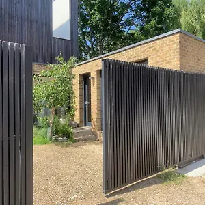Homestay 10 Garsington Mews, London